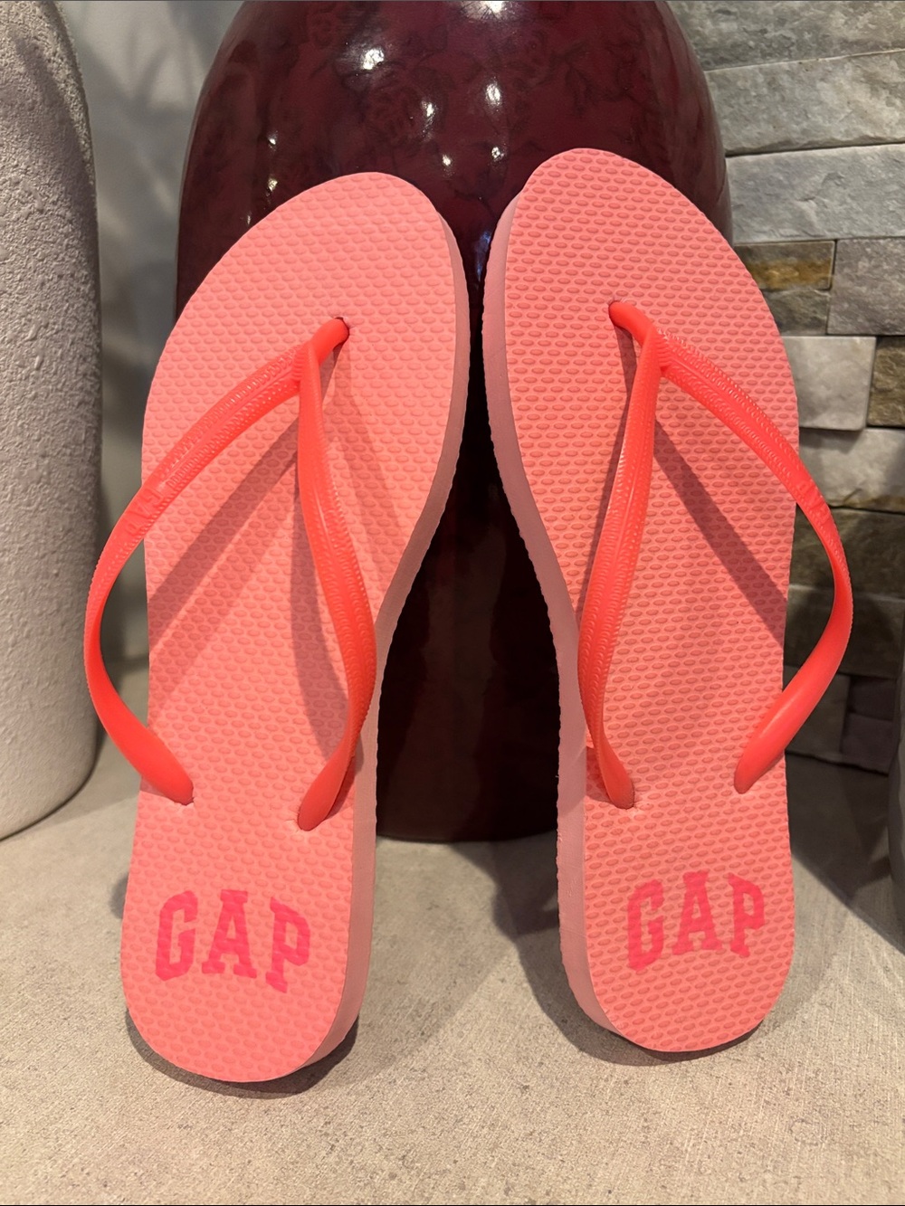 NWOT GAP Logo Flip Sz 8